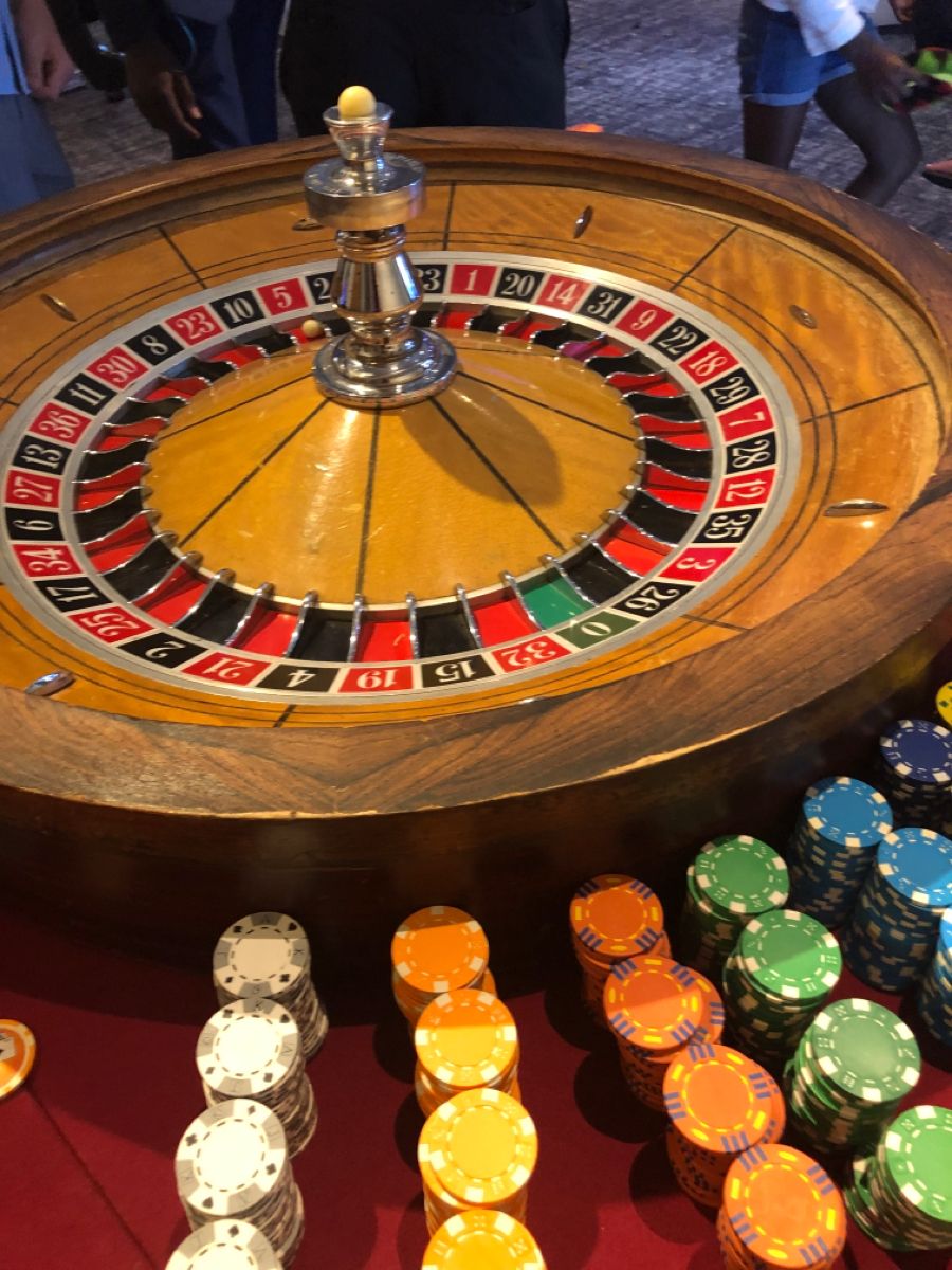 Downstream Casino کھلاڑیوں کے لیے لائیو کیسینو سیکشن